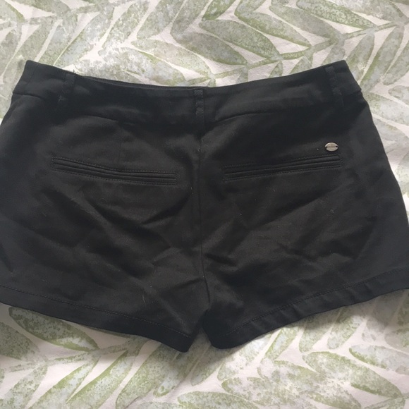 GUESS Shorts - Picture 3 of 3